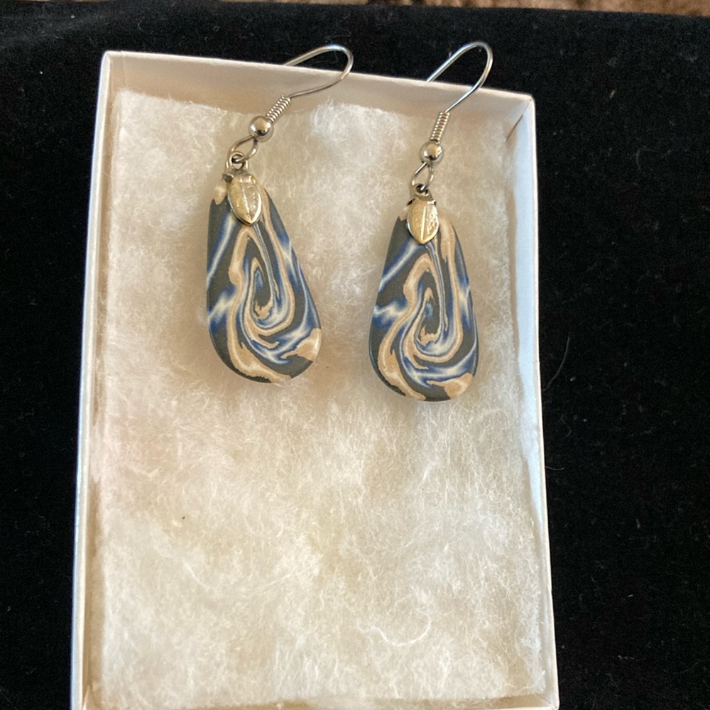 Elegant Swirl Earrings in Blue and Gold